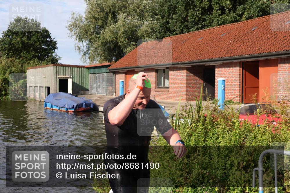 31.08.2025 - Elbe Triathlon Hamburg Luisa Fischer http://msf.ph/oto/8681490 31.08.2025 09:33:15 Schwimmen 594, 749, 792, 881 meine-sportfotos.de