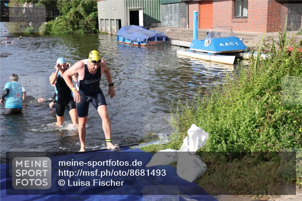 31.08.2025 - Elbe Triathlon Hamburg Luisa Fischer http://msf.ph/oto/8681493 31.08.2025 09:33:20 Schwimmen 749, 792, 881 meine-sportfotos.de
