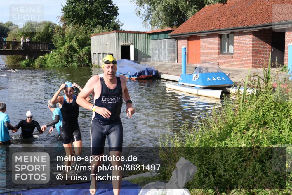 31.08.2025 - Elbe Triathlon Hamburg Luisa Fischer http://msf.ph/oto/8681497 31.08.2025 09:33:21 Schwimmen 749, 792, 881 meine-sportfotos.de