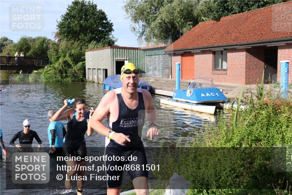 31.08.2025 - Elbe Triathlon Hamburg Luisa Fischer http://msf.ph/oto/8681501 31.08.2025 09:33:21 Schwimmen 749, 792, 881 meine-sportfotos.de