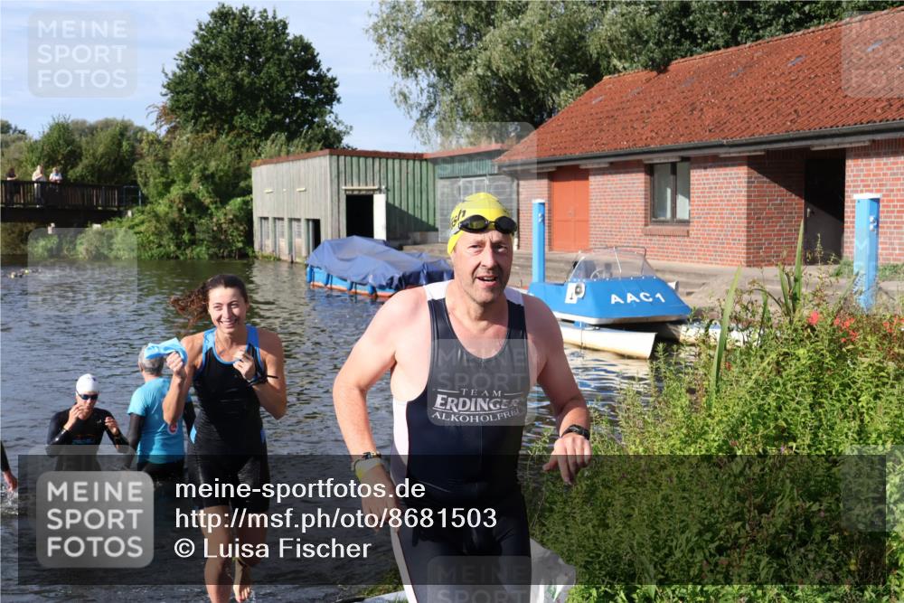 31.08.2025 - Elbe Triathlon Hamburg Luisa Fischer http://msf.ph/oto/8681503 31.08.2025 09:33:22 Schwimmen 749, 792, 881 meine-sportfotos.de