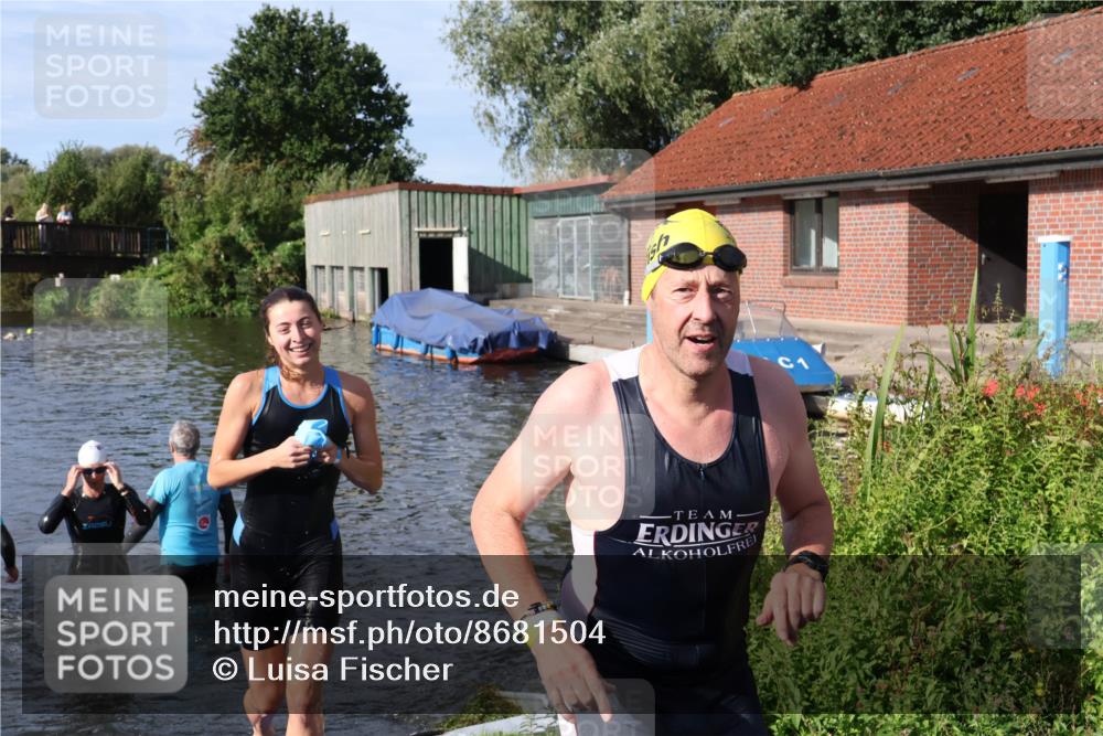 31.08.2025 - Elbe Triathlon Hamburg Luisa Fischer http://msf.ph/oto/8681504 31.08.2025 09:33:22 Schwimmen 749, 792, 881 meine-sportfotos.de