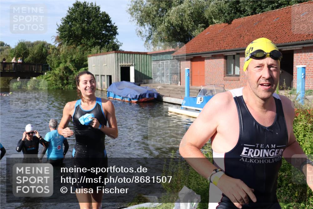 31.08.2025 - Elbe Triathlon Hamburg Luisa Fischer http://msf.ph/oto/8681507 31.08.2025 09:33:22 Schwimmen 749, 792, 881 meine-sportfotos.de