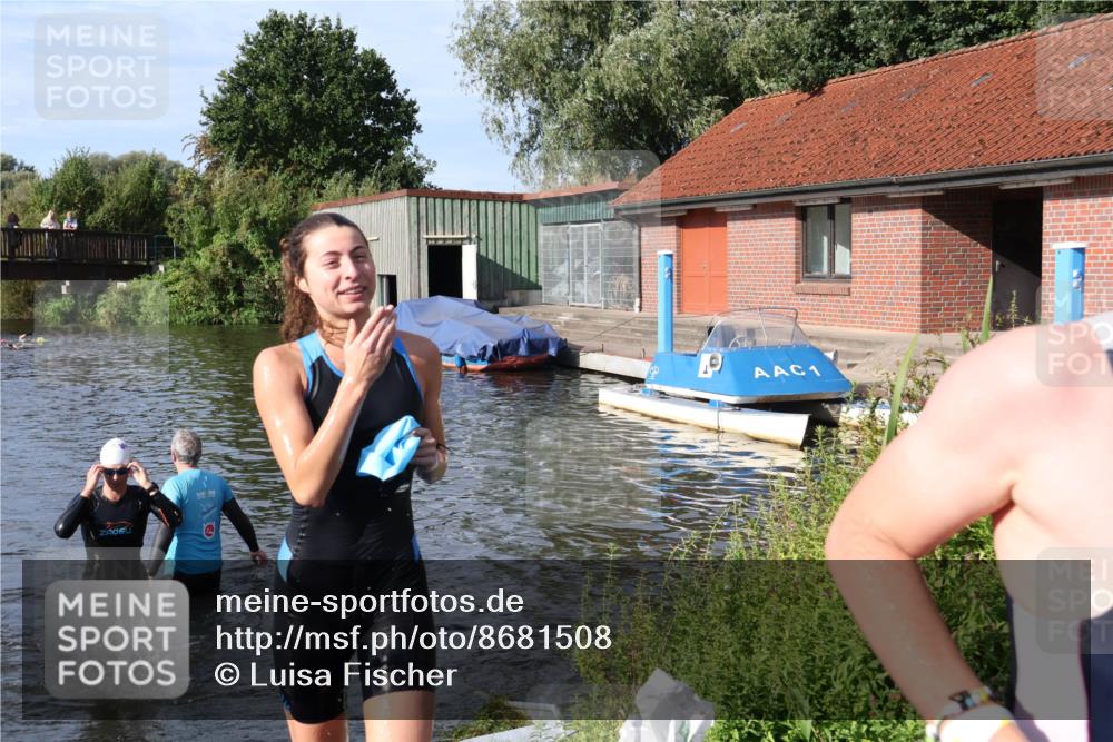 31.08.2025 - Elbe Triathlon Hamburg Luisa Fischer http://msf.ph/oto/8681508 31.08.2025 09:33:23 Schwimmen 749, 792, 881 meine-sportfotos.de