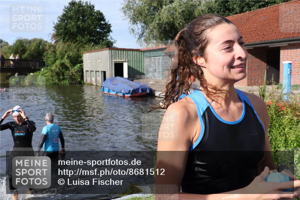 31.08.2025 - Elbe Triathlon Hamburg Luisa Fischer http://msf.ph/oto/8681512 31.08.2025 09:33:24 Schwimmen 749, 792, 881 meine-sportfotos.de