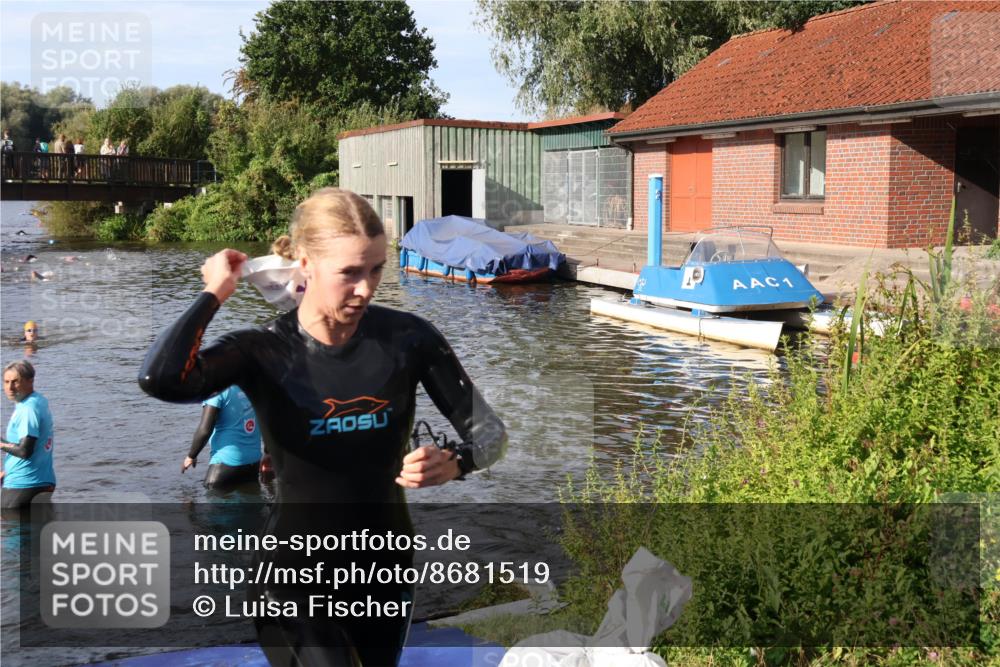 31.08.2025 - Elbe Triathlon Hamburg Luisa Fischer http://msf.ph/oto/8681519 31.08.2025 09:33:26 Schwimmen 749, 792, 881 meine-sportfotos.de