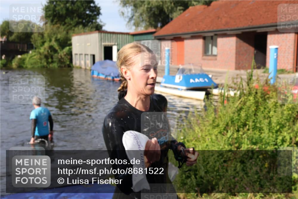 31.08.2025 - Elbe Triathlon Hamburg Luisa Fischer http://msf.ph/oto/8681522 31.08.2025 09:33:26 Schwimmen 749, 792, 881 meine-sportfotos.de