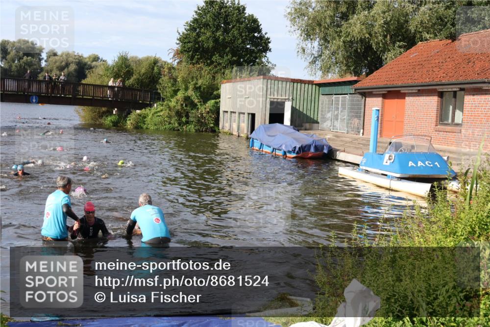 31.08.2025 - Elbe Triathlon Hamburg Luisa Fischer http://msf.ph/oto/8681524 31.08.2025 09:33:56 Schwimmen 842, 906 meine-sportfotos.de