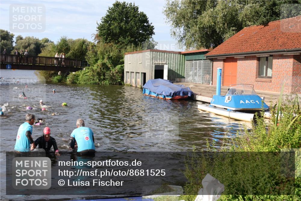 31.08.2025 - Elbe Triathlon Hamburg Luisa Fischer http://msf.ph/oto/8681525 31.08.2025 09:33:57 Schwimmen 842, 906 meine-sportfotos.de