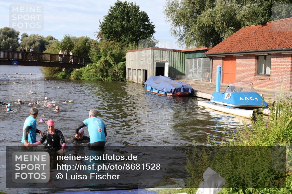 31.08.2025 - Elbe Triathlon Hamburg Luisa Fischer http://msf.ph/oto/8681528 31.08.2025 09:33:57 Schwimmen 842, 906 meine-sportfotos.de