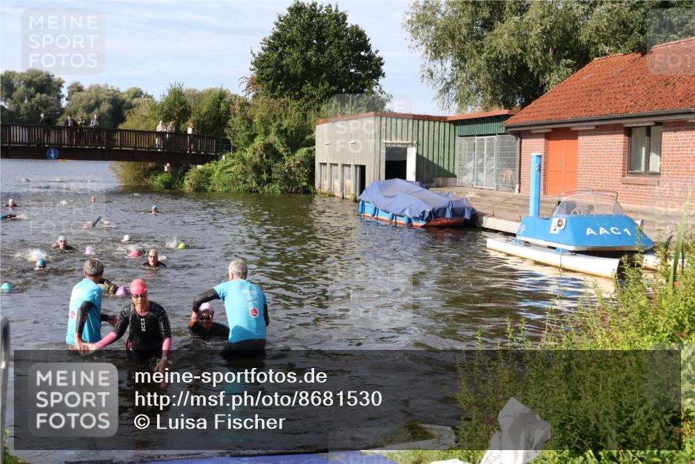 31.08.2025 - Elbe Triathlon Hamburg Luisa Fischer http://msf.ph/oto/8681530 31.08.2025 09:33:58 Schwimmen 842, 868, 906 meine-sportfotos.de