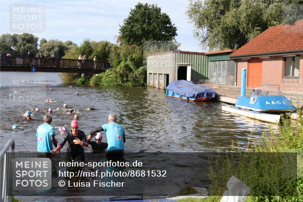 31.08.2025 - Elbe Triathlon Hamburg Luisa Fischer http://msf.ph/oto/8681532 31.08.2025 09:33:58 Schwimmen 842, 868, 906 meine-sportfotos.de
