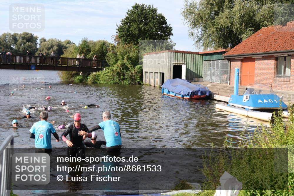 31.08.2025 - Elbe Triathlon Hamburg Luisa Fischer http://msf.ph/oto/8681533 31.08.2025 09:33:58 Schwimmen 842, 868, 906 meine-sportfotos.de