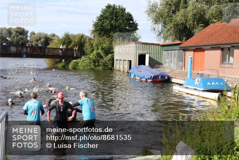 31.08.2025 - Elbe Triathlon Hamburg Luisa Fischer http://msf.ph/oto/8681535 31.08.2025 09:33:59 Schwimmen 842, 868, 906 meine-sportfotos.de