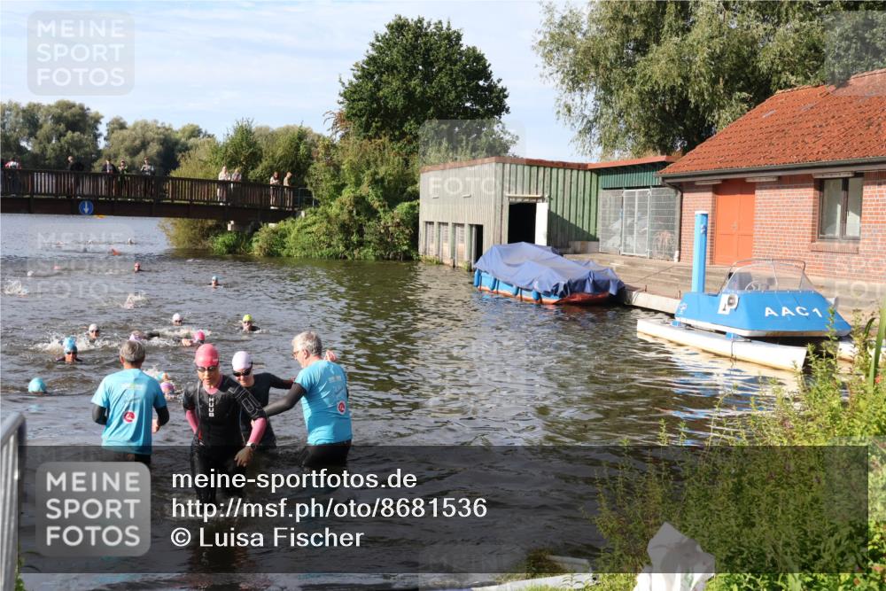 31.08.2025 - Elbe Triathlon Hamburg Luisa Fischer http://msf.ph/oto/8681536 31.08.2025 09:33:59 Schwimmen 842, 868, 906 meine-sportfotos.de