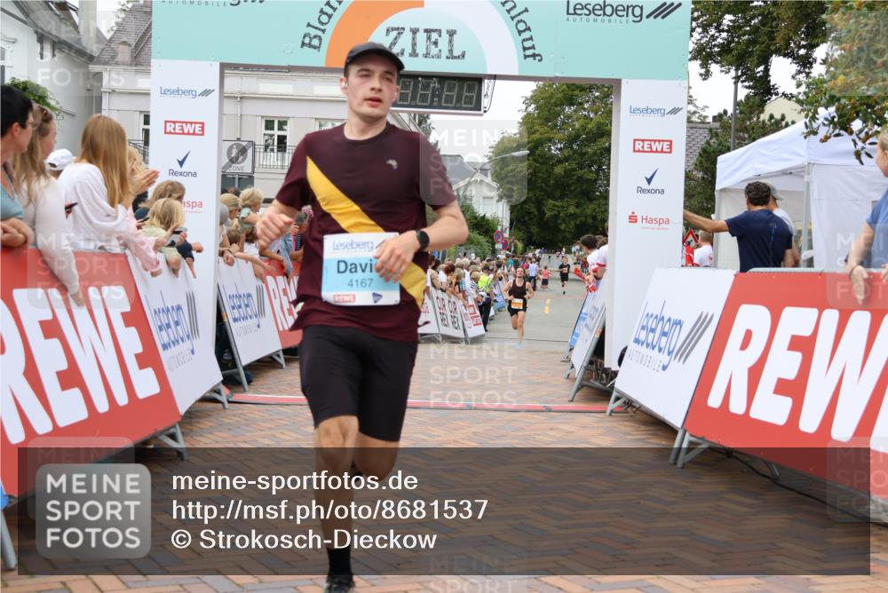 31.08.2025 - 21. Blankeneser Heldenlauf Strokosch-Dieckow http://msf.ph/oto/8681537 31.08.2025 12:06:16 Ziel 5415, 5384, 4406, 4255, 4167 meine-sportfotos.de