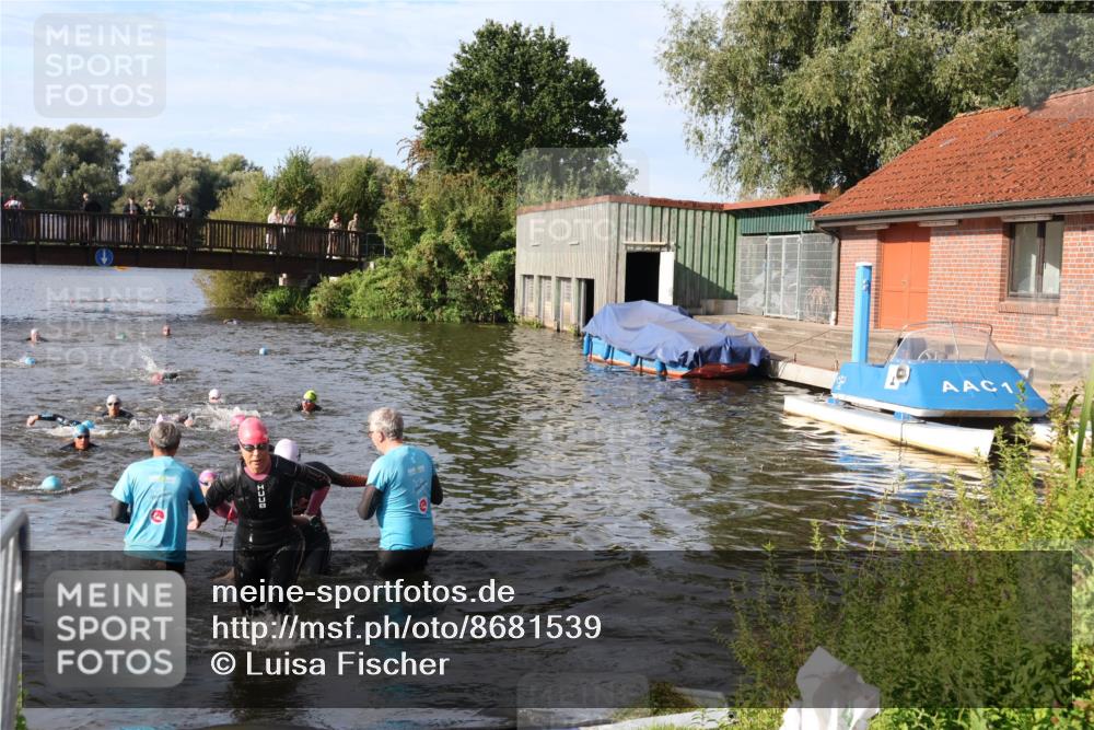 31.08.2025 - Elbe Triathlon Hamburg Luisa Fischer http://msf.ph/oto/8681539 31.08.2025 09:33:59 Schwimmen 842, 868, 906 meine-sportfotos.de