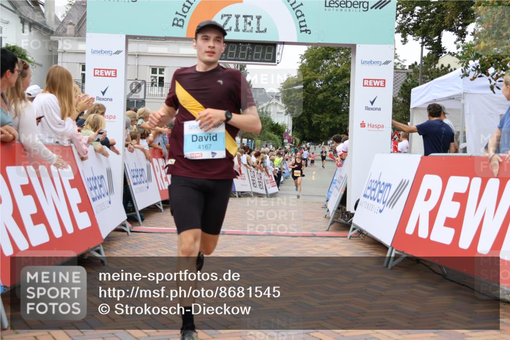 31.08.2025 - 21. Blankeneser Heldenlauf Strokosch-Dieckow http://msf.ph/oto/8681545 31.08.2025 12:06:16 Ziel 5415, 5384, 4406, 4255, 4167 meine-sportfotos.de
