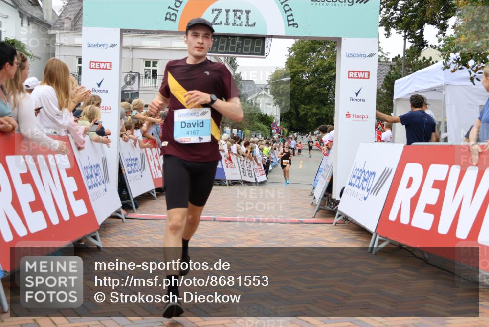31.08.2025 - 21. Blankeneser Heldenlauf Strokosch-Dieckow http://msf.ph/oto/8681553 31.08.2025 12:06:16 Ziel 5415, 5384, 4406, 4255, 4167 meine-sportfotos.de