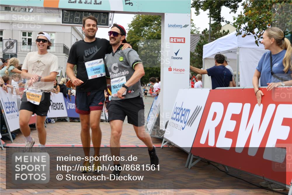31.08.2025 - 21. Blankeneser Heldenlauf Strokosch-Dieckow http://msf.ph/oto/8681561 31.08.2025 12:06:12 Ziel 5715, 5384, 4406, 4255, 4167 meine-sportfotos.de