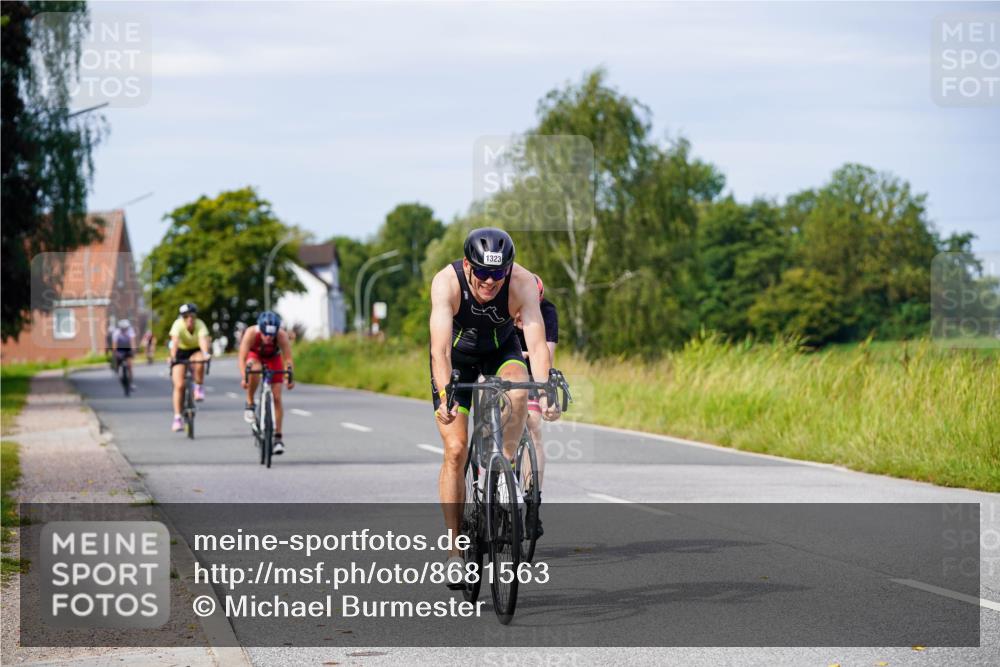 31.08.2025 - Elbe Triathlon Hamburg Michael Burmester http://msf.ph/oto/8681563 31.08.2025 10:57:13 Radfahren 1297, 1323, 1357, 1363, 1504, 1601, 1614 meine-sportfotos.de