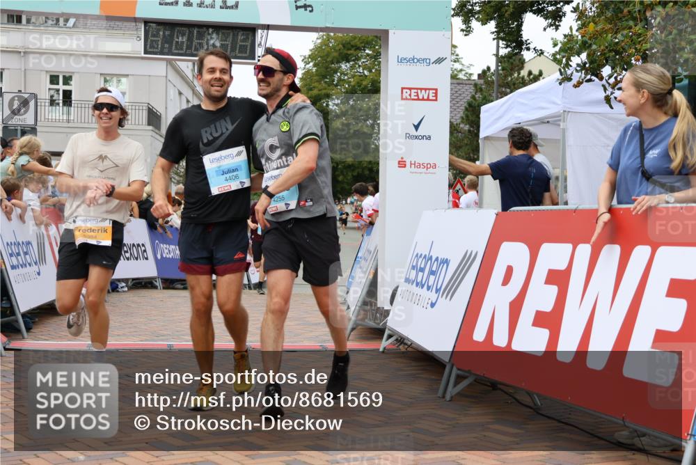 31.08.2025 - 21. Blankeneser Heldenlauf Strokosch-Dieckow http://msf.ph/oto/8681569 31.08.2025 12:06:12 Ziel 5715, 5384, 4406, 4255, 4167 meine-sportfotos.de