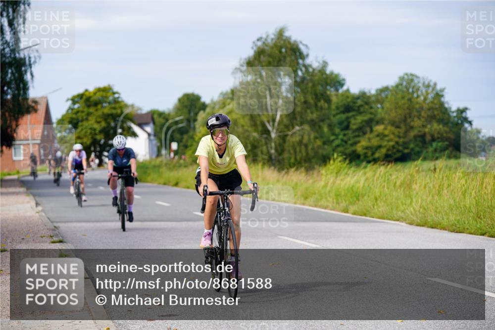 31.08.2025 - Elbe Triathlon Hamburg Michael Burmester http://msf.ph/oto/8681588 31.08.2025 10:57:16 Radfahren 1297, 1321, 1323, 1357, 1363, 1457, 1614 meine-sportfotos.de