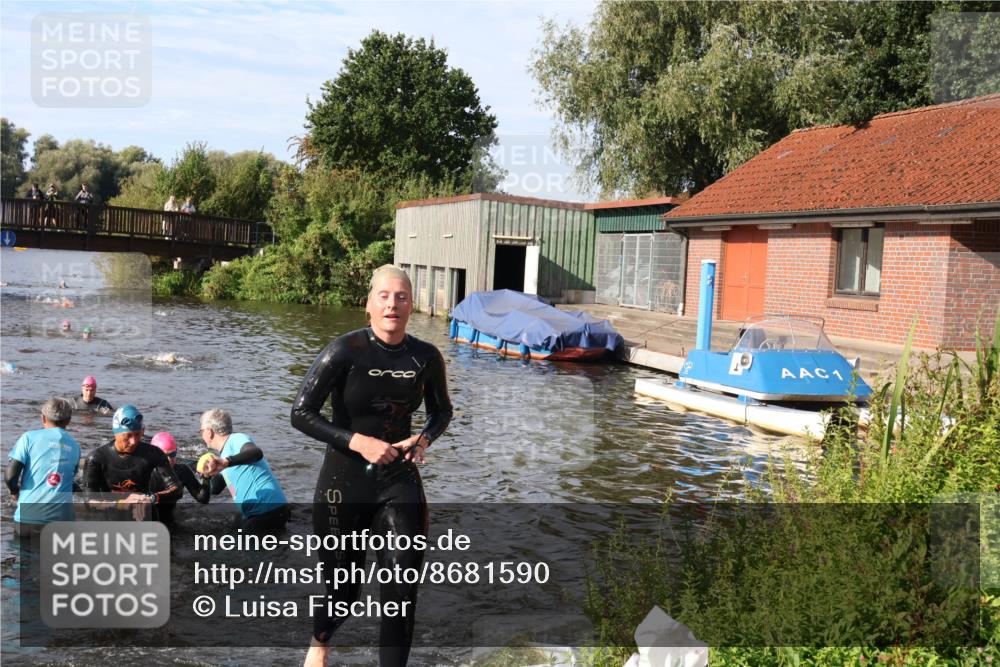 31.08.2025 - Elbe Triathlon Hamburg Luisa Fischer http://msf.ph/oto/8681590 31.08.2025 09:34:12 Schwimmen 816, 828, 844, 859, 868, 878, 901, 915 meine-sportfotos.de