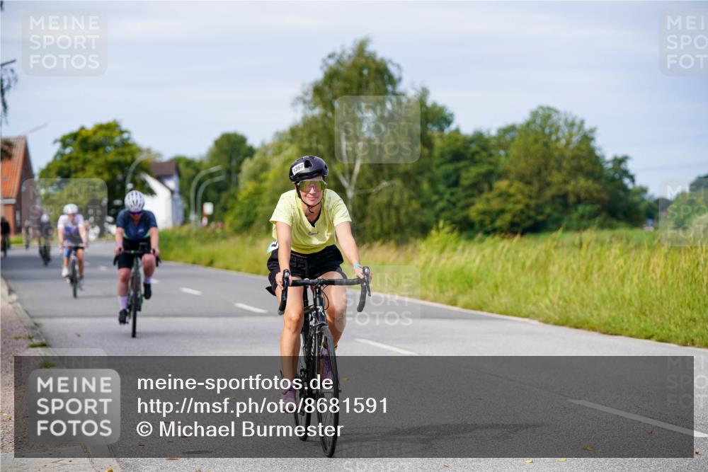 31.08.2025 - Elbe Triathlon Hamburg Michael Burmester http://msf.ph/oto/8681591 31.08.2025 10:57:17 Radfahren 1297, 1321, 1357, 1363, 1457, 1614 meine-sportfotos.de