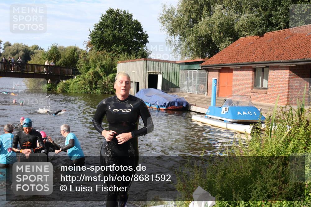 31.08.2025 - Elbe Triathlon Hamburg Luisa Fischer http://msf.ph/oto/8681592 31.08.2025 09:34:12 Schwimmen 816, 828, 844, 859, 868, 878, 901, 915 meine-sportfotos.de