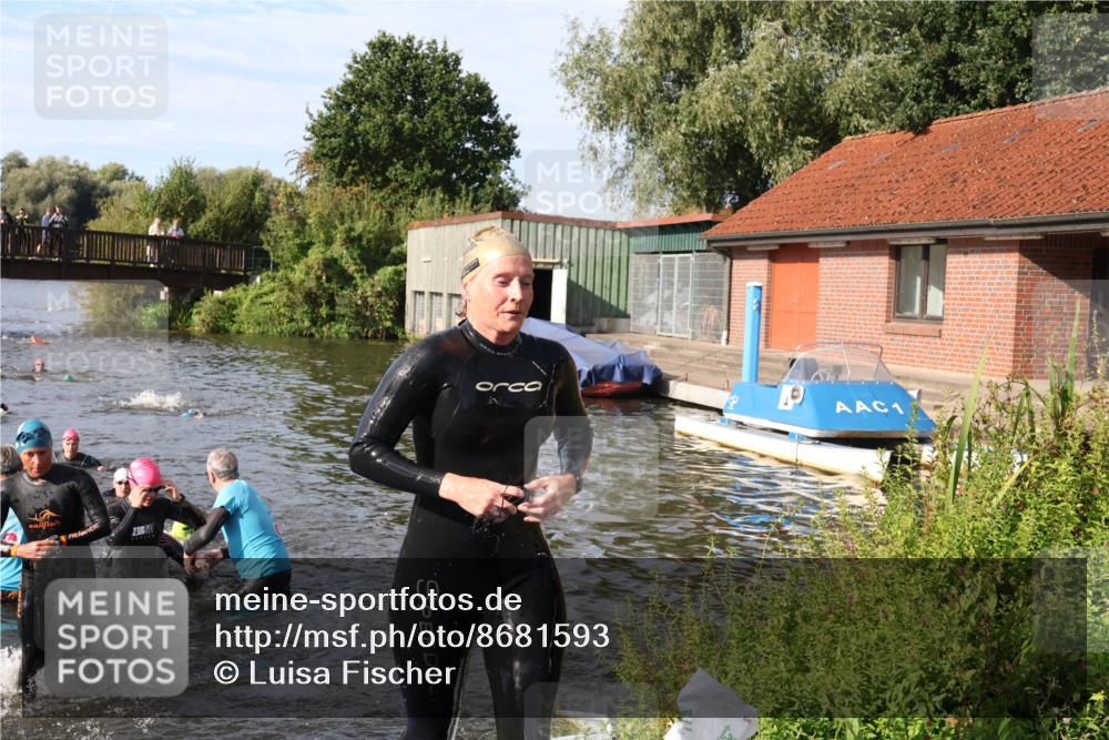31.08.2025 - Elbe Triathlon Hamburg Luisa Fischer http://msf.ph/oto/8681593 31.08.2025 09:34:12 Schwimmen 816, 828, 844, 859, 868, 878, 901, 915 meine-sportfotos.de