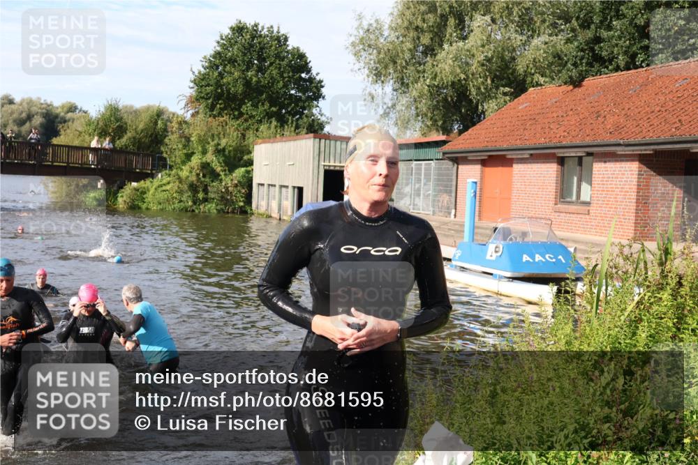 31.08.2025 - Elbe Triathlon Hamburg Luisa Fischer http://msf.ph/oto/8681595 31.08.2025 09:34:13 Schwimmen 816, 828, 844, 859, 878, 901, 915 meine-sportfotos.de