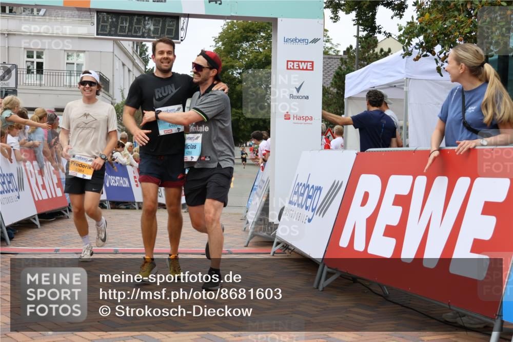 31.08.2025 - 21. Blankeneser Heldenlauf Strokosch-Dieckow http://msf.ph/oto/8681603 31.08.2025 12:06:12 Ziel 5715, 5384, 4406, 4255, 4167 meine-sportfotos.de