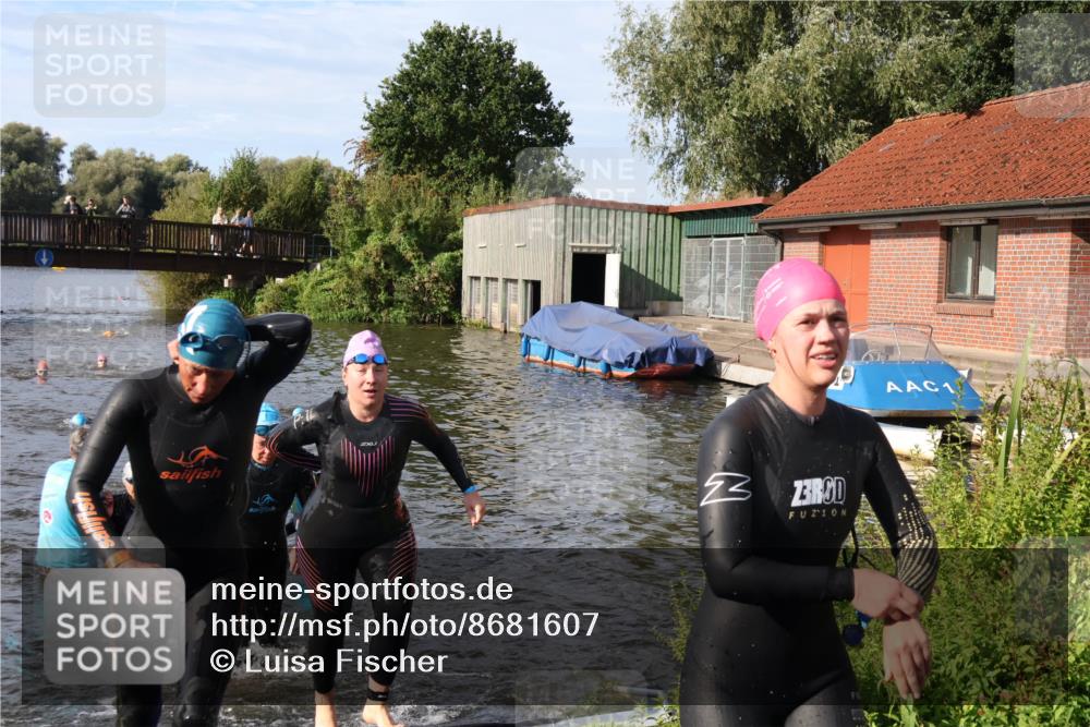 31.08.2025 - Elbe Triathlon Hamburg Luisa Fischer http://msf.ph/oto/8681607 31.08.2025 09:34:16 Schwimmen 777, 816, 820, 828, 859, 878, 901, 915, 920 meine-sportfotos.de