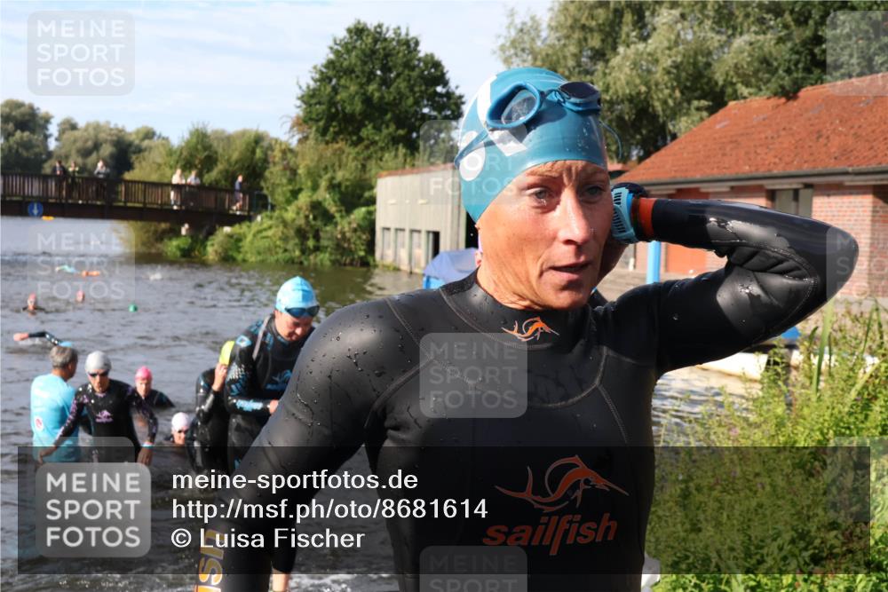31.08.2025 - Elbe Triathlon Hamburg Luisa Fischer http://msf.ph/oto/8681614 31.08.2025 09:34:18 Schwimmen 777, 816, 820, 828, 878, 901, 915, 920 meine-sportfotos.de