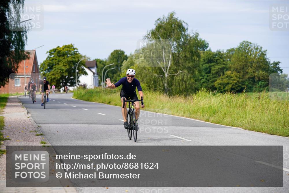 31.08.2025 - Elbe Triathlon Hamburg Michael Burmester http://msf.ph/oto/8681624 31.08.2025 10:57:22 Radfahren 1312, 1321, 1363, 1457, 1463 meine-sportfotos.de