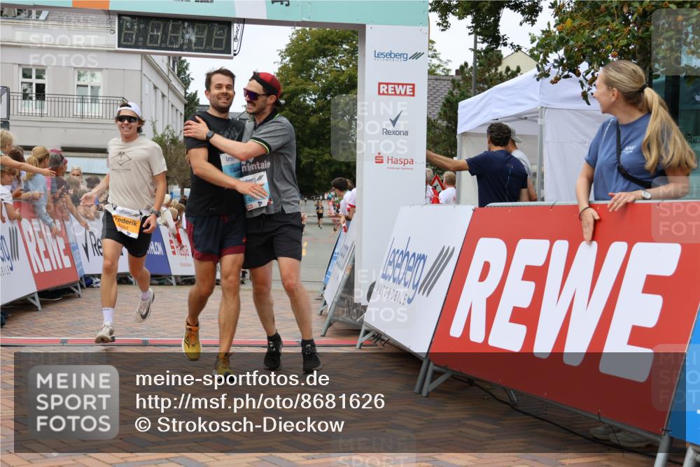 31.08.2025 - 21. Blankeneser Heldenlauf Strokosch-Dieckow http://msf.ph/oto/8681626 31.08.2025 12:06:12 Ziel 5715, 5384, 4406, 4255, 4167 meine-sportfotos.de