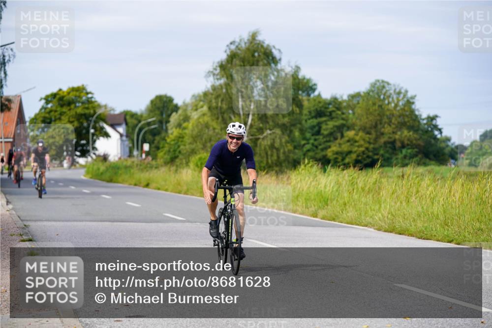 31.08.2025 - Elbe Triathlon Hamburg Michael Burmester http://msf.ph/oto/8681628 31.08.2025 10:57:23 Radfahren 1312, 1321, 1457, 1463 meine-sportfotos.de