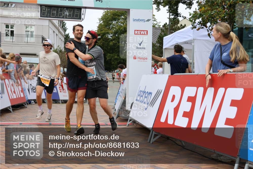 31.08.2025 - 21. Blankeneser Heldenlauf Strokosch-Dieckow http://msf.ph/oto/8681633 31.08.2025 12:06:12 Ziel 5715, 5384, 4406, 4255, 4167 meine-sportfotos.de