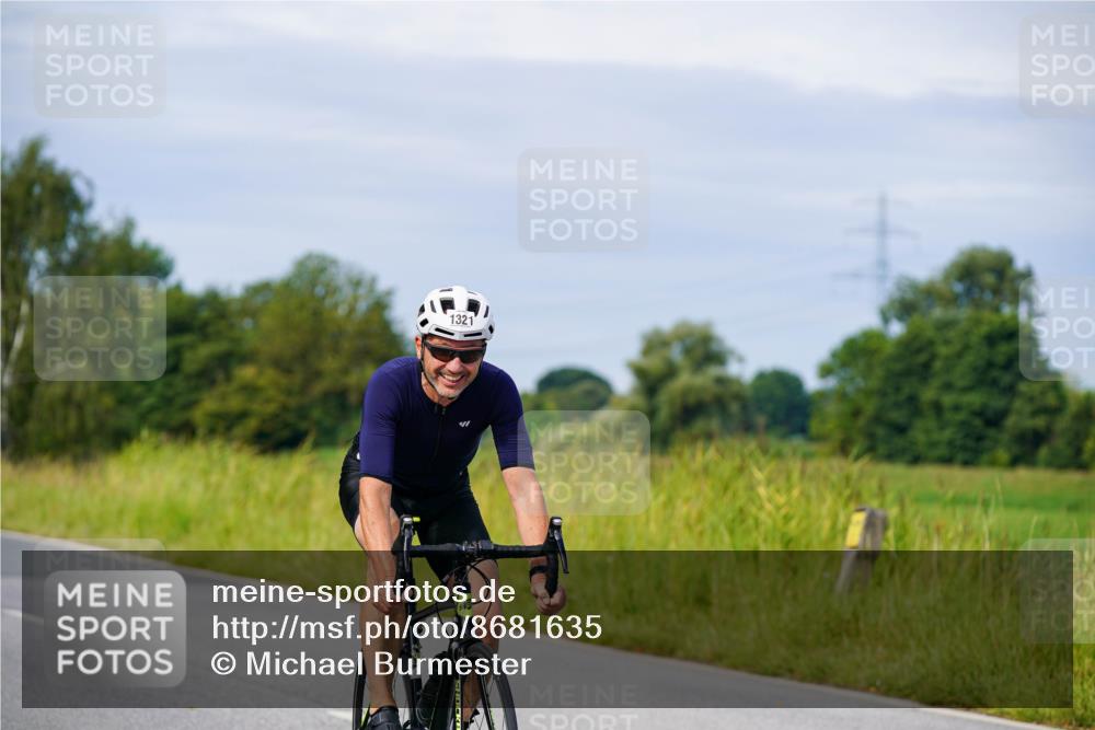 31.08.2025 - Elbe Triathlon Hamburg Michael Burmester http://msf.ph/oto/8681635 31.08.2025 10:57:23 Radfahren 1312, 1321, 1457, 1463 meine-sportfotos.de