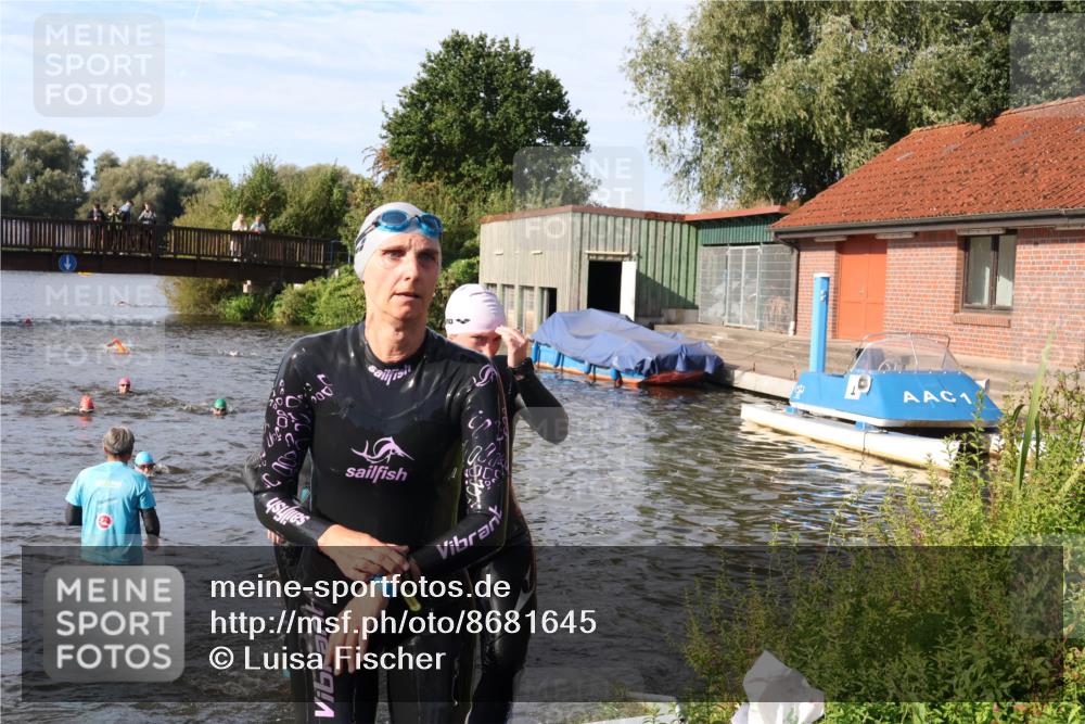 31.08.2025 - Elbe Triathlon Hamburg Luisa Fischer http://msf.ph/oto/8681645 31.08.2025 09:34:24 Schwimmen 777, 820, 901, 920 meine-sportfotos.de