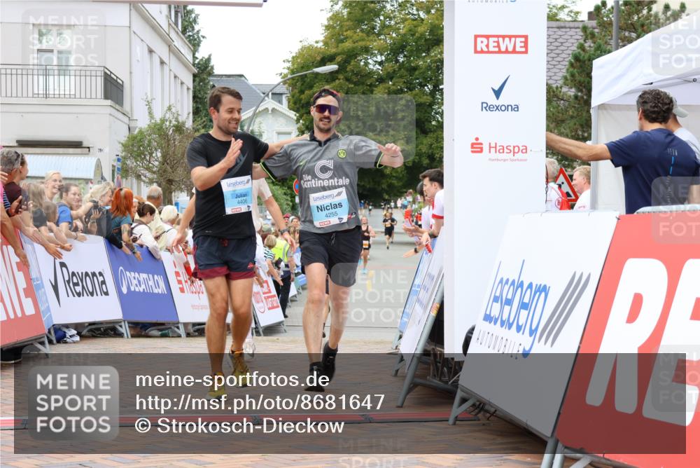 31.08.2025 - 21. Blankeneser Heldenlauf Strokosch-Dieckow http://msf.ph/oto/8681647 31.08.2025 12:06:11 Ziel 5715, 5384, 4406, 4255, 4167 meine-sportfotos.de