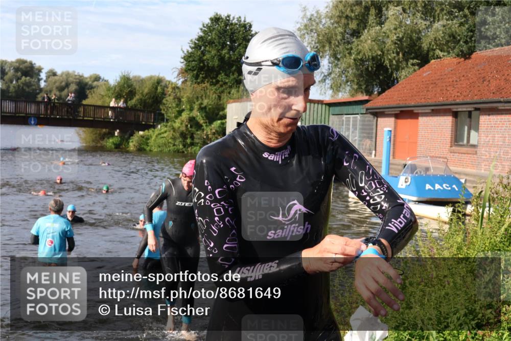 31.08.2025 - Elbe Triathlon Hamburg Luisa Fischer http://msf.ph/oto/8681649 31.08.2025 09:34:25 Schwimmen 777, 820, 880, 901, 920 meine-sportfotos.de