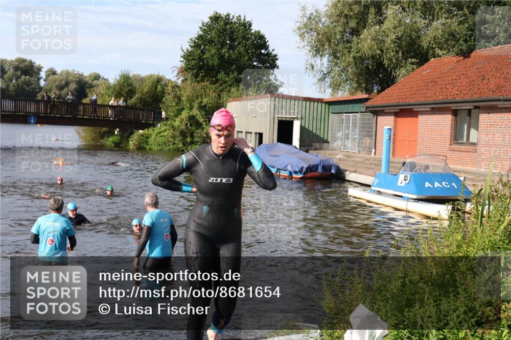 31.08.2025 - Elbe Triathlon Hamburg Luisa Fischer http://msf.ph/oto/8681654 31.08.2025 09:34:26 Schwimmen 777, 820, 880, 901, 920 meine-sportfotos.de