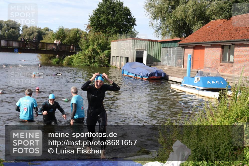 31.08.2025 - Elbe Triathlon Hamburg Luisa Fischer http://msf.ph/oto/8681657 31.08.2025 09:34:34 Schwimmen 880, 890 meine-sportfotos.de
