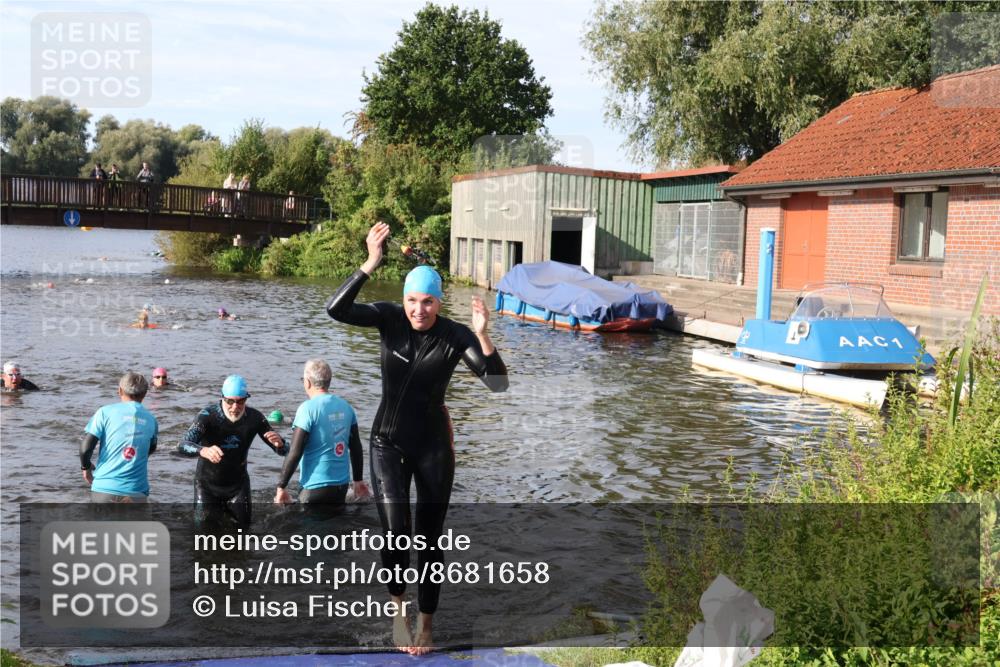 31.08.2025 - Elbe Triathlon Hamburg Luisa Fischer http://msf.ph/oto/8681658 31.08.2025 09:34:34 Schwimmen 880, 890 meine-sportfotos.de