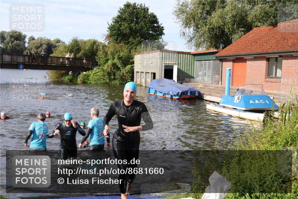 31.08.2025 - Elbe Triathlon Hamburg Luisa Fischer http://msf.ph/oto/8681660 31.08.2025 09:34:35 Schwimmen 850, 880, 890 meine-sportfotos.de