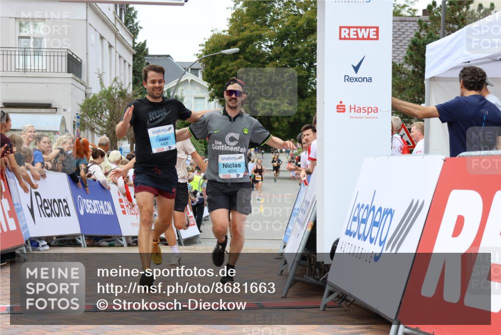 31.08.2025 - 21. Blankeneser Heldenlauf Strokosch-Dieckow http://msf.ph/oto/8681663 31.08.2025 12:06:11 Ziel 5715, 5384, 4406, 4255, 4167 meine-sportfotos.de