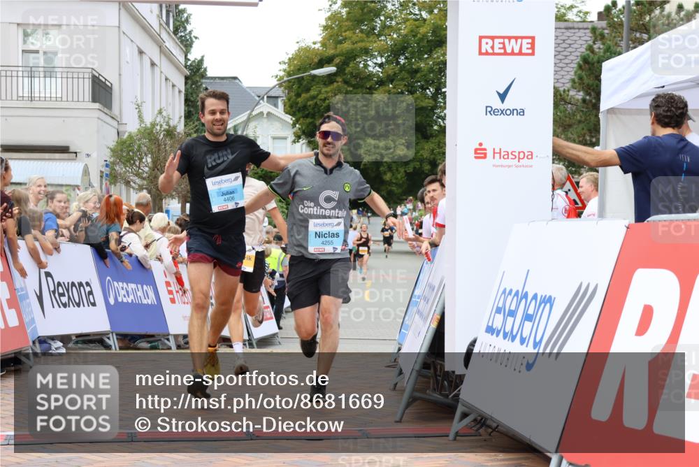 31.08.2025 - 21. Blankeneser Heldenlauf Strokosch-Dieckow http://msf.ph/oto/8681669 31.08.2025 12:06:10 Ziel 5715, 5384, 4002, 4406, 4255, 4167 meine-sportfotos.de