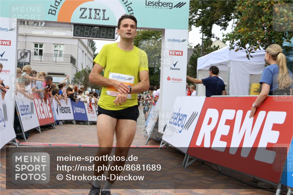 31.08.2025 - 21. Blankeneser Heldenlauf Strokosch-Dieckow http://msf.ph/oto/8681689 31.08.2025 12:06:06 Ziel 5715, 4002, 4406 meine-sportfotos.de